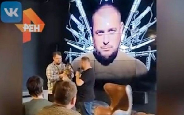 Δολοφονία ρώσου μπλόγκερ στην Αγία Πετρούπολη: Συνελήφθη μια γυναίκα - Η στιγμή που ο μπλόγκερ παραλαμβάνει αγαλματίδιο «βόμβα» (βίντεο)