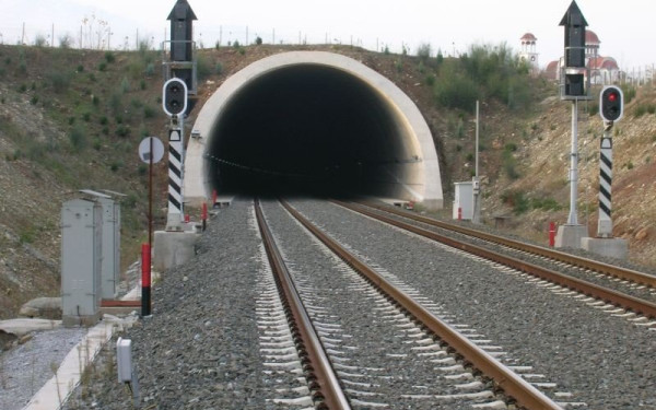 Σοκαριστική έκθεση της Πυροσβεστικής: Χωρίς πυρόσβεση και με πολλές ελλείψεις 15 μεγάλες σιδηροδρομικές σήραγγες