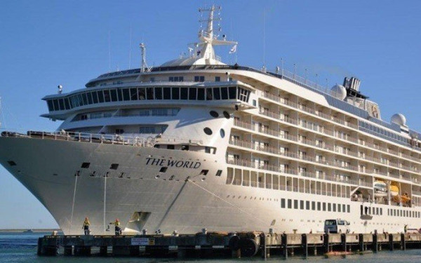 Θεσσαλονίκη: Στο λιμάνι το κρουαζιερόπλοιο «The World» που αντί για καμπίνες έχει... αυτόνομες κατοικίες!