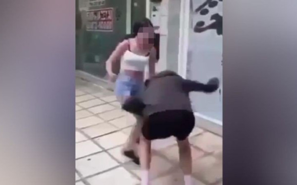  Ξυλοδαρμός μαθήτριας στον Εύοσμο: Η οικογένεια της καταθέτει μήνυση - «Και τον Φεβρουάριο δέχθηκε επίθεση από την ίδια παρέα» (βίντεο)