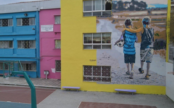 Θεσσαλονίκη: Συγκλονιστική τοιχογραφία σε σχολείο κατά της οπαδικής βίας (φωτ.)