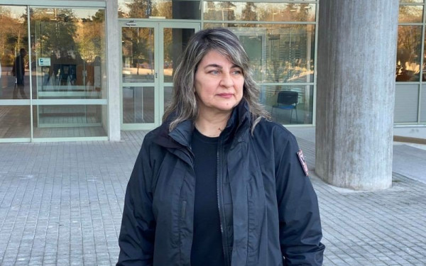 «Προσπαθούσε να βάλει την κλήση στα ρούχα μου» - Τι λέει η δημοτική αστυνομικός που δέχθηκε επίθεση από τον 62χρονο για μια κλήση (βίντεο)
