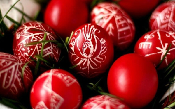 Πάσχα: Η εορτή των εορτών και τα έθιμά της απ' άκρη σ' άκρη της Ελλάδας (βίντεο)