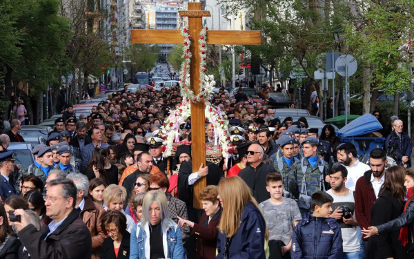 Θεσσαλονίκη: Μεγάλη συνάντηση πέντε Επιταφίων τη Μεγάλη Παρασκευή στην πλατεία Αριστοτέλους (βίντεο)