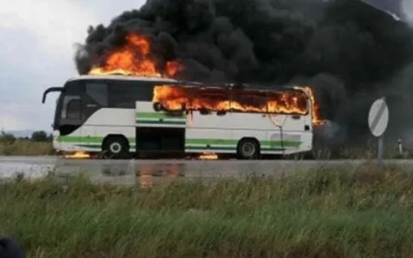 Φωτιά σε λεωφορείο με μαθητές: Ανησυχούν οι γονείς για την ασφάλεια των παιδιών τους 