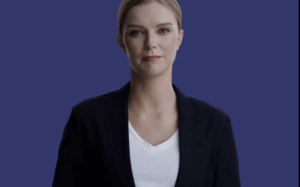 Αυτή είναι η... Φέντχα και θα παρουσιάζει τις ειδήσεις στο Κουβέιτ με... την Τεχνητή Νοημοσύνη της (βίντεο)