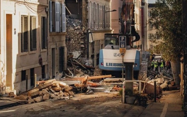 Κατάρρευση πολυκατοικίας στη Μασσαλία: Δύο πτώματα βρέθηκαν στα συντρίμμια (βίντεο)