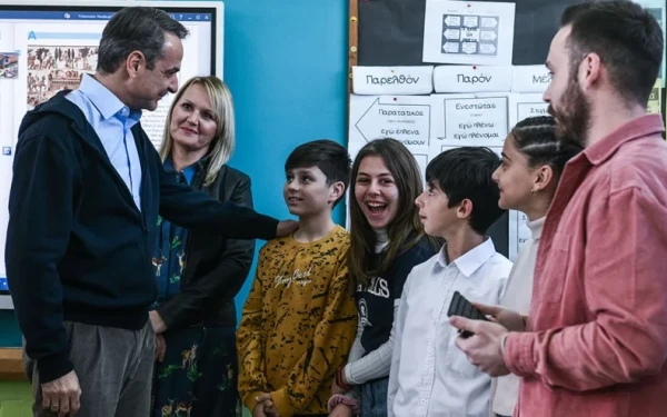 Μητσοτάκης: Από ένα σχολείο η πρώτη καλημέρα - Επίσκεψη στην Πετρούπολη με μισθούς-αμοιβές στην ατζέντα
