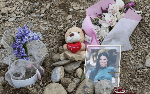 BBC για εκλογές: Κάλπες στη σκιά των Τεμπών, των υποκλοπών και των δυναστειών