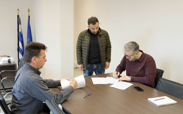 Δήμος Ωραιοκάστρου: Υπογράφηκε η σύμβαση για την κατασκευή χώρου στάθμευσης 60 θέσεων στο Παλαιόκαστρο