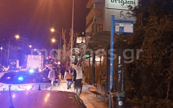 Καλαμαριά: Φορτηγό έπεσε πάνω σε στάση του ΟΑΣΘ στον Άγιο Παντελεήμονα (φωτ.)