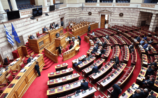 Ψήφος Αποδήμων: Υπέρ τάσσονται Σπαρτιάτες, ΝΙΚΗ, Πλεύση - Επιφυλακτική η Ελ. Λύση, «Όχι» από το ΚΚΕ