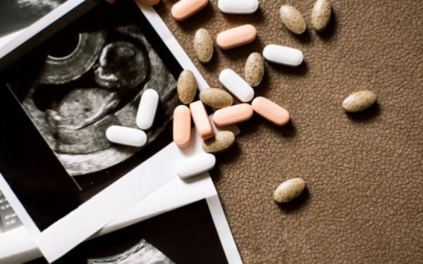 ΗΠΑ: Στα φαρμακεία η μιφεπριστόνη, το χάπι για τη διακοπή της κύησης