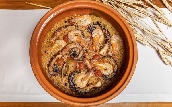 Μεγάλη Παρασκευή με τον Σωτήρη Ευαγγέλου: Γιουβέτσι με χταπόδι και γαρίδες