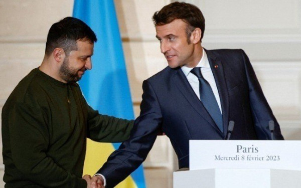 Τηλεφωνική επικοινωνία Ζελένσκι - Μακρόν