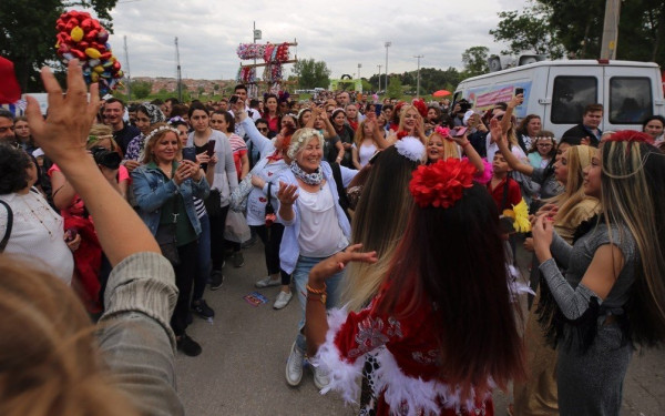 Εντερλέζι: Πώς γιορτάζουν τον Άη Γιώργη οι Ρομά στη Θεσσαλονίκη