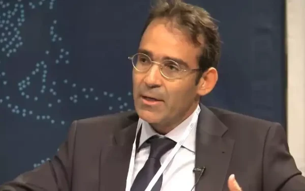 Ο καθηγητής Γ. Παγουλάτος αναλαμβάνει τη θέση του Μονίμου Αντιπροσώπου στη Μόνιμη Ελληνική Αντιπροσωπεία στον ΟΟΣΑ