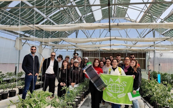 Θεσσαλονίκη: Ξένοι φοιτητές γεωπονίας στο μοναδικό ενεργειακά αυτόνομο θερμοκήπιο στη Θέρμη