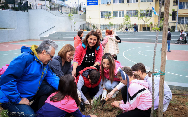 Ανθίζουν οι σχολικές αυλές  σε Νεάπολη και Συκιές 
