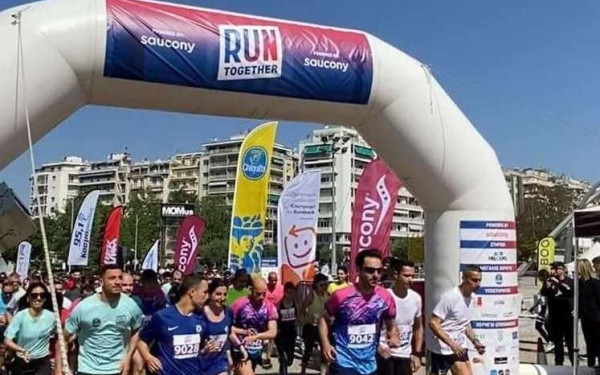Run Together: Έτρεξαν σε ζευγάρια στη Θεσσαλονίκη για καλό σκοπό (φωτ.)