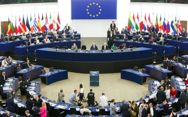 Κανόνες στην τεχνητή νοημοσύνη επιχειρεί να βάλει το Ευρωκοινοβούλιο