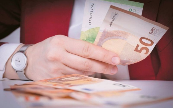 ΤτΕ: Μειώθηκαν καταθέσεις και δάνεια τον Ιανουάριο