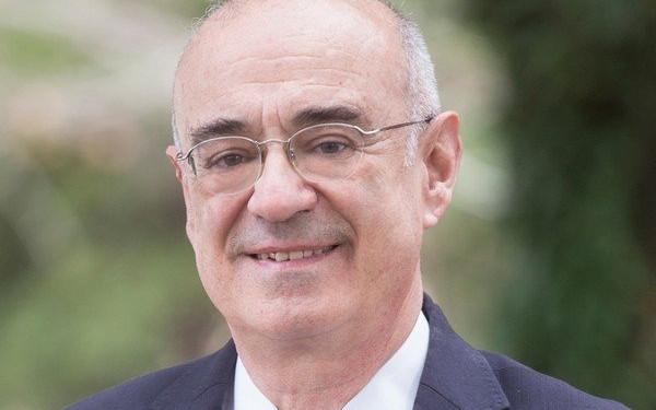 Ένα παρόν που κινείται στο υψηλό χρέος και στην ανίκητη διαφθορά. Του Δημήτρη Μάρδα