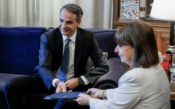 Την προκήρυξη εκλογών ζήτησε από την Κ. Σακελλαροπούλου ο Κυρ. Μητσοτάκης