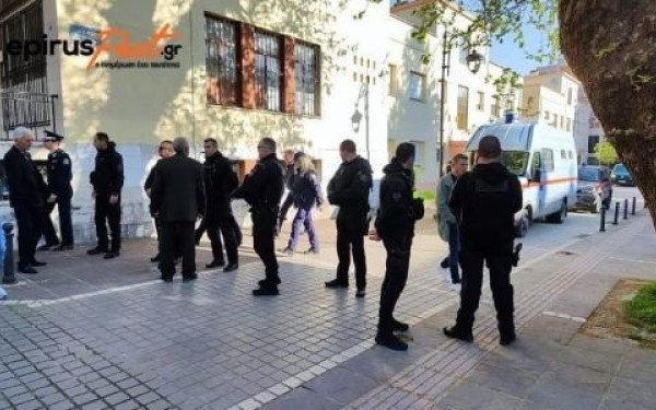 Στρατοδικείο Ιωαννίνων: Ένταση και αποδοκιμασιες στη δίκη του 28χρονου που κατηγορείται για ασέλγεια σε τετράχρονο 