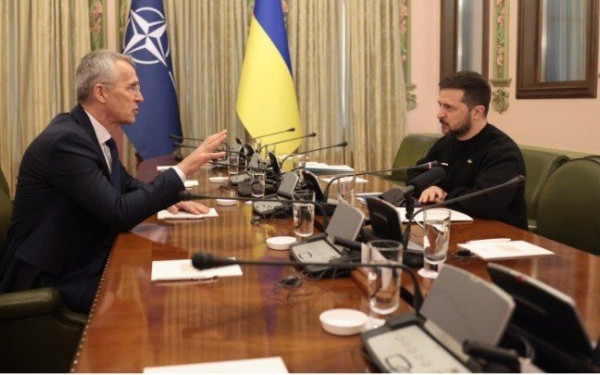 Όπλα και ένταξη της Ουκρανίας στο ΝΑΤΟ ζήτησε ο Ζελένσκι από τον Στόλτενμπεργκ