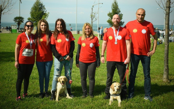 Διεθνής μαραθώνιος «Μ. Αλέξανδρος»: Κάλεσμα εθελοντισμού και αναδοχής σκύλων οδηγών για άτομα με οπτική αναπηρία (φωτ.)