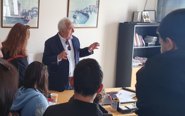 Θεσσαλονίκη: Μαθητές του Ε.Ε.Ε.ΕΚ. Κορδελιού «πήραν στα χέρια τους» το «Πρακτορείο FM» του ΑΠΕ-ΜΠΕ	