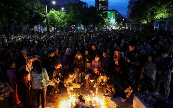 Θρήνος στη Σερβία για τους 9 νεκρούς - Δεν έδειξε μεταμέλεια ο 13χρονος (βίντεο)