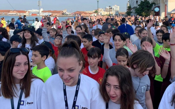 Διεθνής μαραθώνιος «Μ. Αλέξανδρος»: Εκατοντάδες δρομείς στους αγώνες των 1.000 και των 10.000 μέτρων (βίντεο, φωτ.)