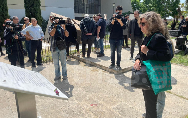 Θεσσαλονίκη: Μνημείο στο ΑΠΘ στη μνήμη των φοιτητών που έχασαν τη ζωή τους στα Τέμπη (φωτ.)