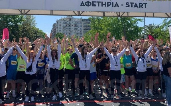 Διεθνής μαραθώνιος «Μ. Αλέξανδρος»: Χιλιάδες Θεσσαλονικείς έτρεξαν στον αγώνα των 5.000 μέτρων (βίντεο, φωτ.) 