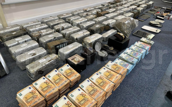 Θεσσαλονίκη: Η στιγμή που βρέθηκαν τα 100 κιλά κοκαΐνης - Πώς έγινε η έφοδος και η σύλληψη των «10»