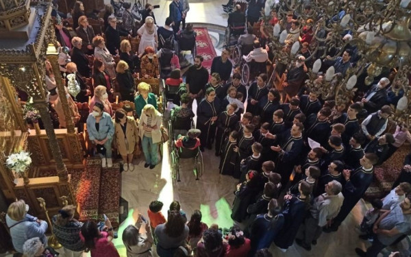 Θεσσαλονίκη: Κυριακή του Παραλύτου με δεκάδες «αγγελάκια» στον Ναό Αγίων Κυρίλλου και Μεθοδίου (βίντεο, φωτ.)