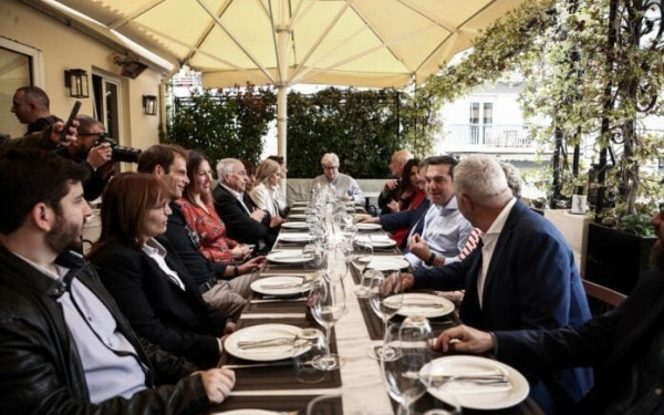 Γεύμα στους υποψήφιους του ψηφοδελτίου Επικρατείας παρέθεσε ο Αλ. Τσίπρας