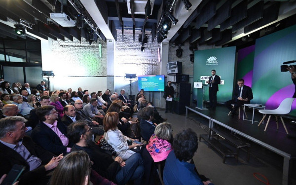 ΠΑΣΟΚ-ΚΙΝΑΛ: Συζήτηση του Ν. Ανδρουλάκη με πολίτες στην παρουσίαση των προγραμματικών προτεραιοτήτων