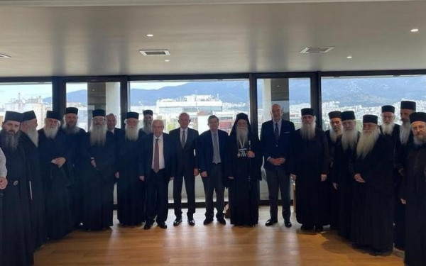Γεύμα Ν. Δένδια με τους αντιπροσώπους της Ιεράς Κοινότητας Αγίου Όρους