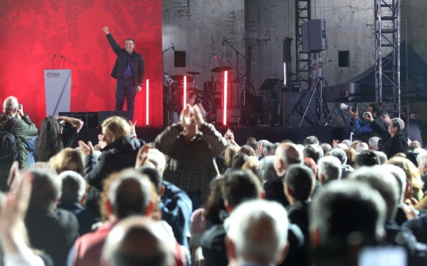 Δριμεία επίθεση Τσίπρα κατά Μητσοτάκη με φόντο τα εργασιακά (βίντεο)