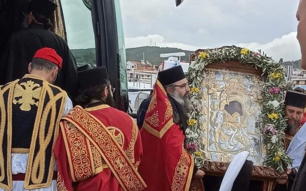 Αναχώρησε για την Αθήνα η Παναγία «Άξιον Εστί» από το Άγιον Όρος (βίντεο, φωτ.)