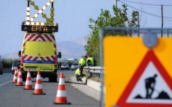 Εργασίες κοπής πρασίνου στην Περιφερειακή Οδό Θεσσαλονίκης