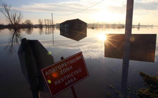 Σε εξέλιξη επιχείρηση διάσωσης μεταναστών που εγκλωβίστηκαν σε νησίδα στον ποταμό Έβρο
