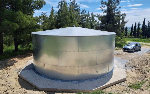 Πιερία: Η Σφενδάμη απέκτησε δεξαμενή για τις ανάγκες της σε νερό (φωτ.)