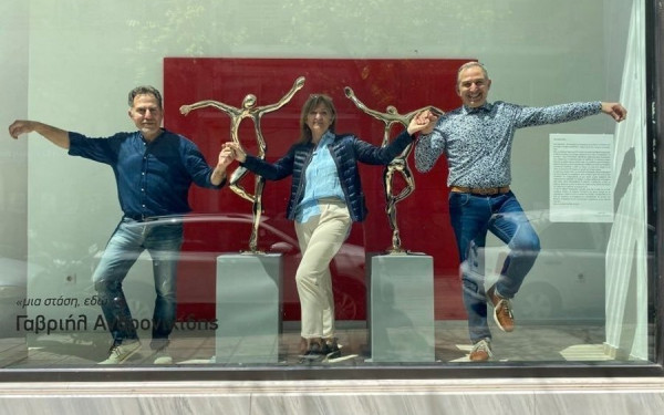 Θεσσαλονίκη: Ζεϊμπέκικο στις Βιτρίνες Τέχνης του ΟΤΕ