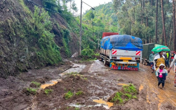 Χωρίς τέλος η τραγωδία σε Ρουάντα και Ουγκάντα: 135 οι νεκροί από τις βροχοπτώσεις (βίντεο)
