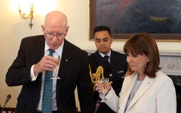 Σε θερμό κλίμα το γεύμα της Κ. Σακελλαροπούλου με τον Ντ. Χάρλει