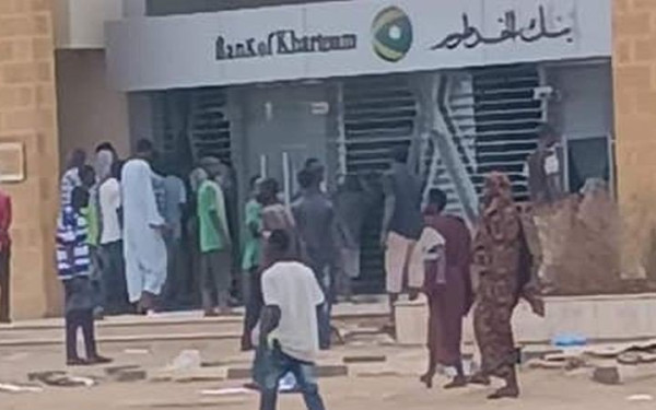 Το Σουδάν διαλύεται: Βομβαρδισμοί, χιλιάδες πρόσφυγες, εκατοντάδες νεκροί (βίντεο)